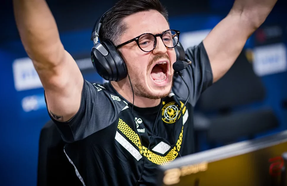 apEX مغز متفکر زنبورها و  رهبر  Team Vitality
