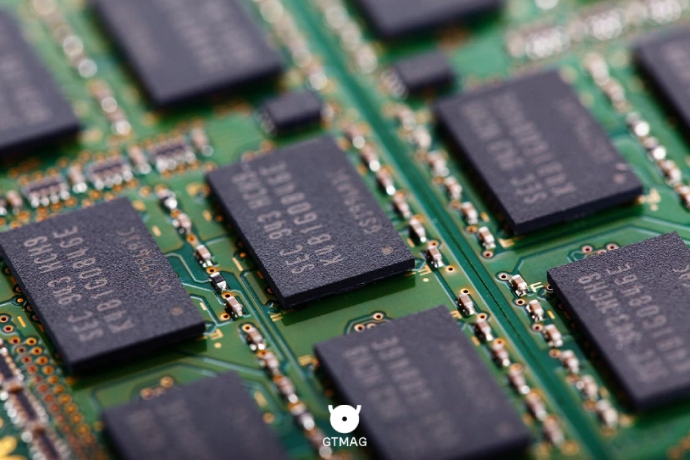12GB RAM or 8GB RAM