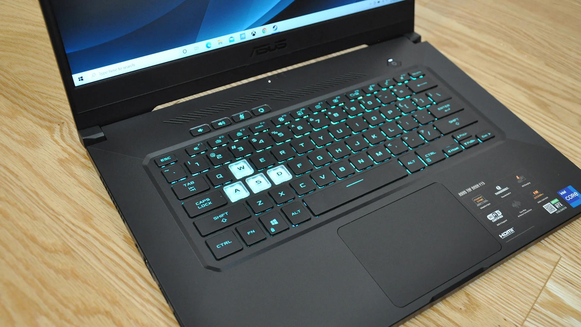 کیبورد گیمینگ RGB و سیستم خنک کننده لپ تاپ ایسوس تاف گیمینگ F15