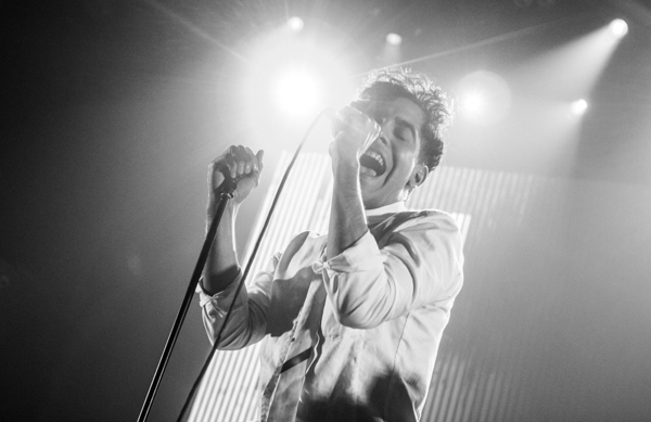 طرفدارهای قدیمی آشناست: Neon Indian